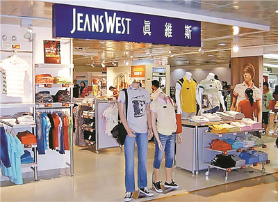【財(cái)經(jīng)觀(guān)察】服裝品牌迎中年危機(jī) 轉(zhuǎn)型創(chuàng)新引領(lǐng)鞋帽零售華麗轉(zhuǎn)身