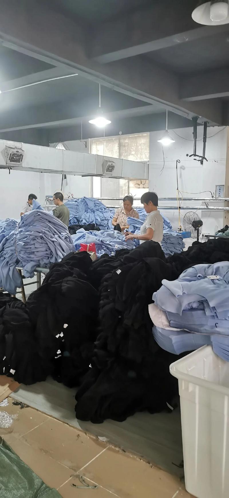 走進(jìn)服裝制造的心臟地帶 服裝廠(chǎng)車(chē)間實(shí)拍紀(jì)實(shí)