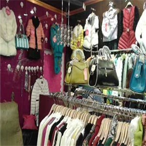 意外金喜 鞋帽零售新風(fēng)尚，加盟合作創(chuàng)共贏